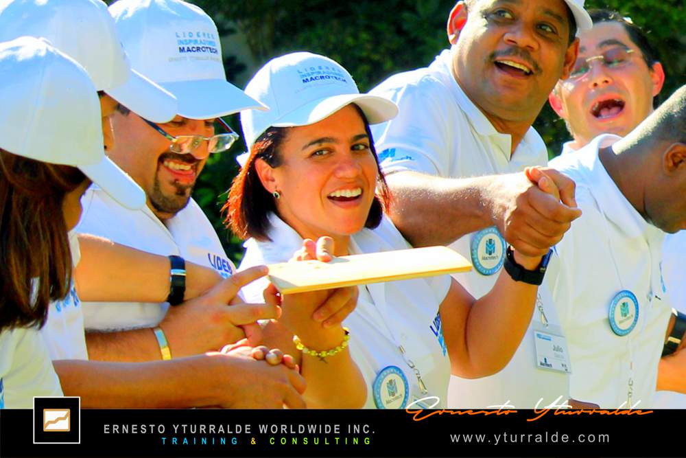 Talleres de Cuerdas LATAM Team Building | Taller de Trabajo en Equipo para Empresas