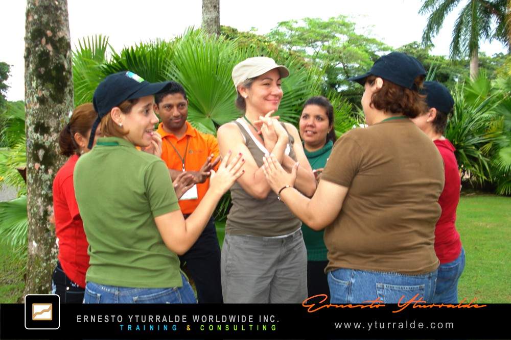 Talleres de Cuerdas LATAM Team Building | Taller de Trabajo en Equipo para Empresas