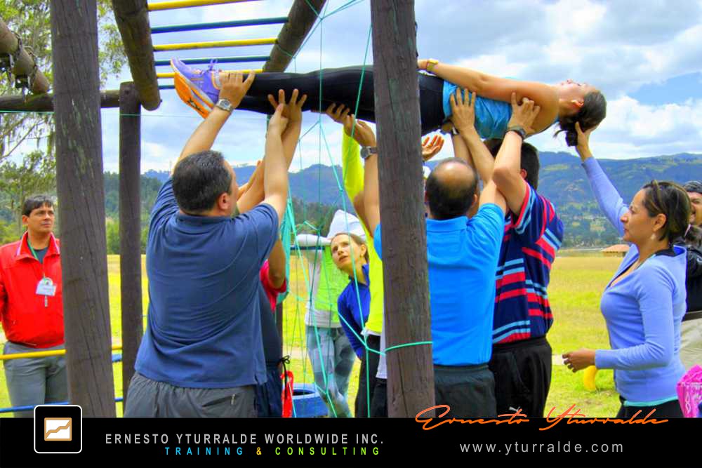 Talleres de Cuerdas LATAM Team Building | Taller de Trabajo en Equipo para Empresas