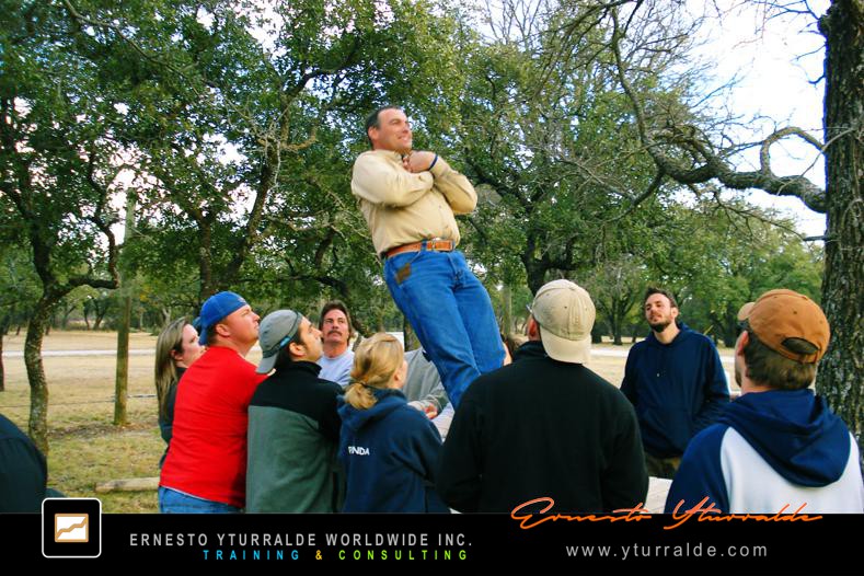 Talleres de Cuerdas LATAM Team Building | Taller de Trabajo en Equipo para Empresas